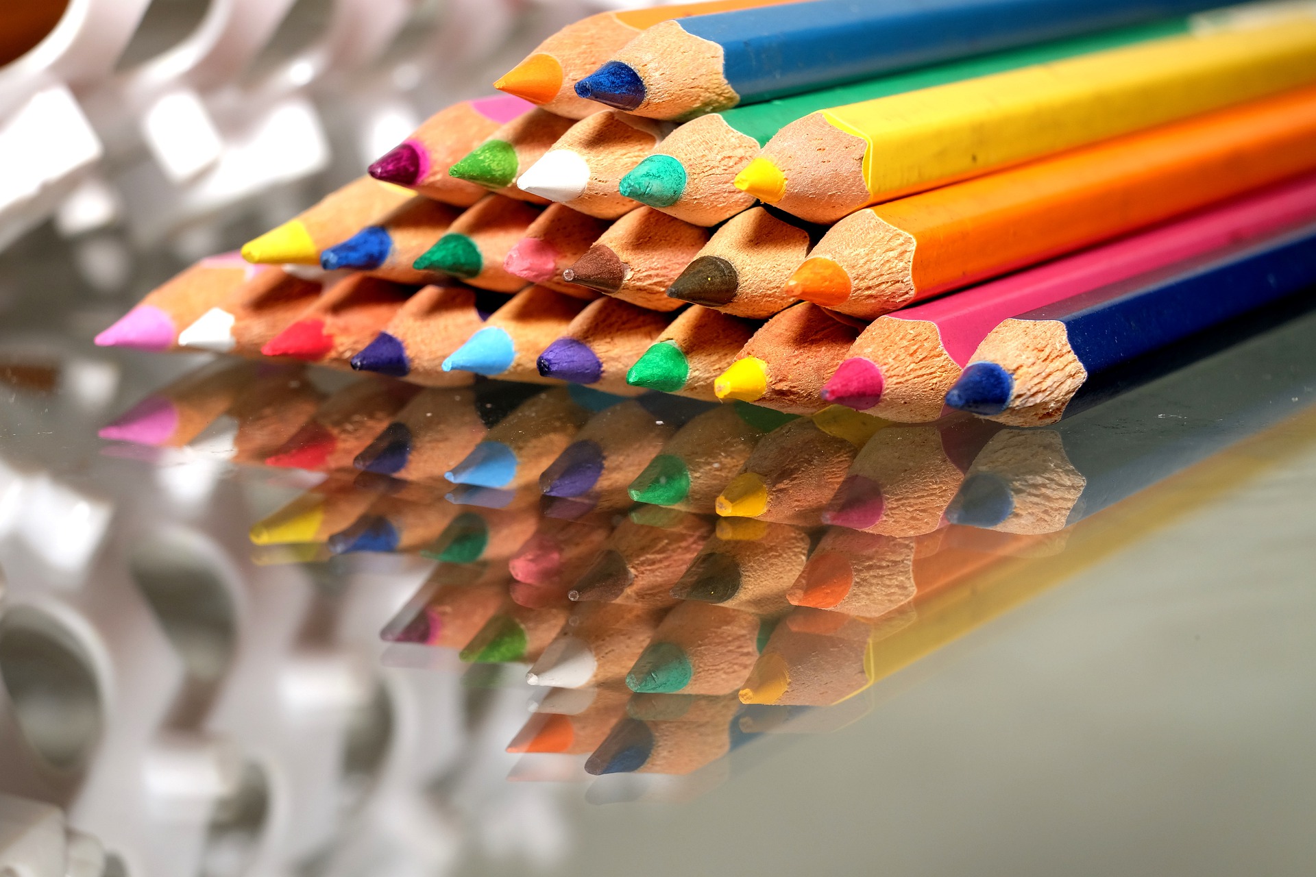 colored-pencils-g0c0f94622_1920